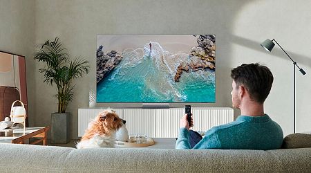 Estrenar lo último en smart TVs de Samsung te puede salir 500 euros más barato y además te llevas una barra de sonido de regalo