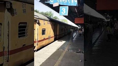 Train Comes #trainhorn #indianrailways #train #railway #trainsound #travel
