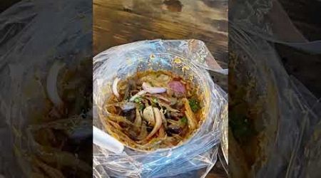 Makan Daging Buaya di Bangkok Thailand