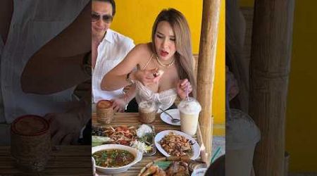 Beautiful people eat like this - Thai Street Food