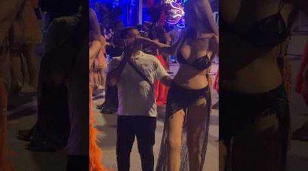 Sex Ladyboy Hit Tourist On His Face #shorts #ladyboy #bangkok
