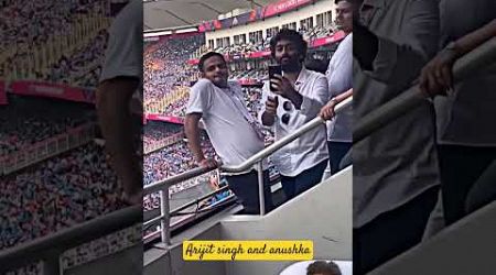 watch the cricket match arijit and anushka capture pose in international stadium #viral #cricket