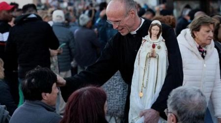 Faithful descend on Portugal's Fatima to pray for peace as wars rage