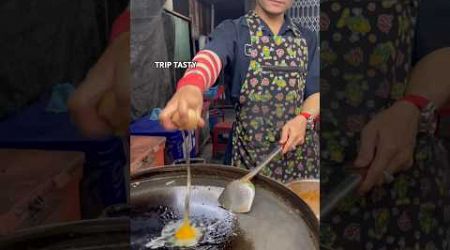 YouTube Star Fried Egg Master in Bangkok | Thai Noodles