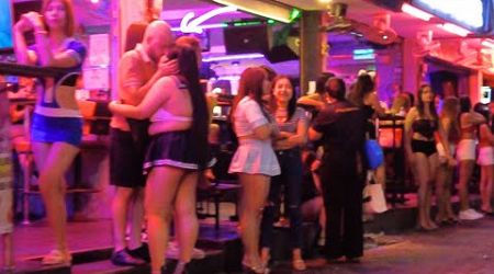 [4k] White dad loves Thai girl！ Exciting Scenes on Soi 6 Pattaya. Thailand Nightlife. #freelancer