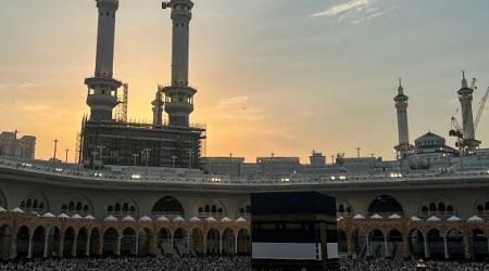 Egypt cracks down on tourism companies after haj deaths