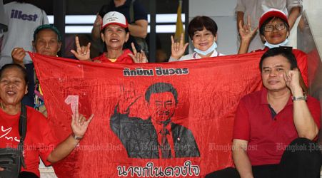 Red shirts prepare red carpet for Thaksin in Korat