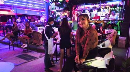 Pattaya Tree Town flirting with hot Banana roti girl then taking her for Date #pattayavlog 2024