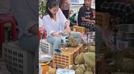 The beautiful girl sells durians in Bangkok, Thailand - Fruit cutting skills. #shorts