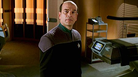 How Emergency Medical Holograms In Star Trek Actually Work
