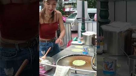 Pretty Thai Girl Making Roti Bangkok Thailand #food #amazingthaifood #streetfood #foodie