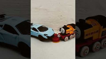 mobil sport biru melawan kereta Nia wow #thomasandfriends #train #funny