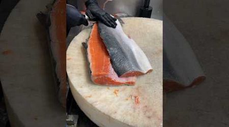 World popular salmon fish and cutting skills salmon fillets#shorts