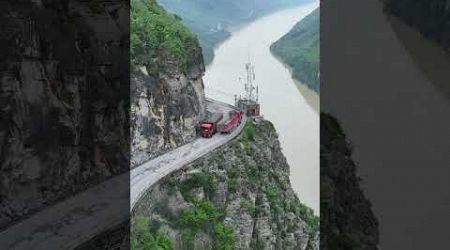 Two trucks meet at the cliff #travel #chinawanderer #amazingchina