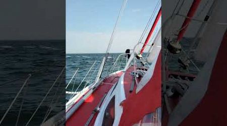 Sea Dreamer - port tack sailing #sailing #sailboat