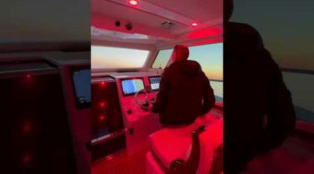 Sunset cruising on board a Gulfcrosser Yachts 52! 