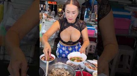 The Most Popular Noodle Restaurant in Chanthaburi - Thai Street Food