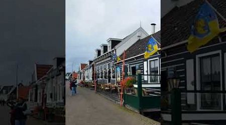 Красивые дома, морской порт, яхты, Голландия. Beautiful houses, sea port, yachts, Volendam, Holland.