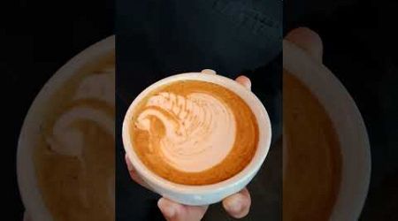 หงส์ หน่อย มั๊ยครับ? #milliondollarbaby #phuket #work #thailand #coffee #latte