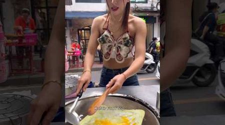 Puy Roti Lady Make Pandan Roti with Egg -Thai Street Food