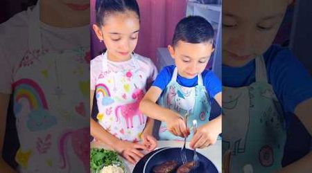 Children make a healthy and tasty vegetarian kebab sandwich #shorts #viralvideo #trends #kids #food