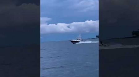 Ripping past the spot 121’ Super Yacht LOVEBUG SANK | 2000 PURSUIT 3400 #maryland #speed #boat