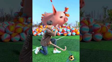 The mascot ostrich vibrato assistant on the football field is popular, #3d #shorts 