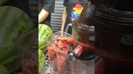 แตงโมปั่นแถวบรรทัดทองค่ะ อิอิ #streetfood #bangkok #watermelonslush #shorts.