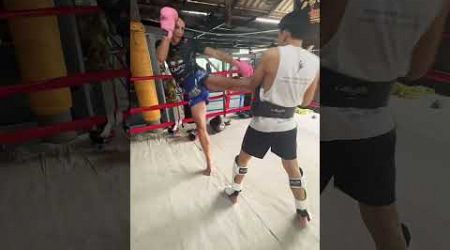 Muay Thai Training with Kru Nu #muaythai #padwork #training #pattaya #nuremberg #thaiboxing