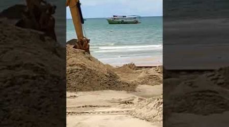 moving sand in Pattaya beach
