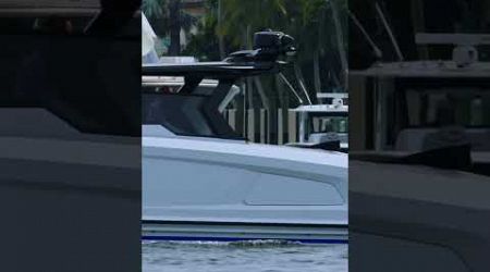 Vanquish VQ45 T top - powerboat