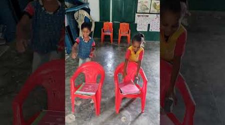 ईमानदारी से कौन जीता#inner#shorts#activity #education #game#play#school #class#chair#kursi