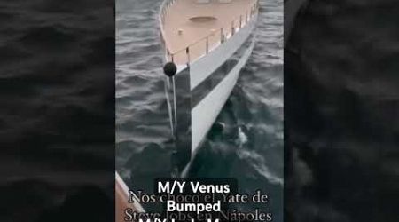 Motor #yacht Venus 78mts crash a Motor Yacht Lady Moura 105mts anchored at Nápoles in #italy 