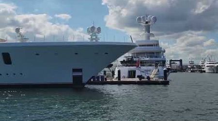 Palm Beach, Florida intracoastal tour - Oct. 2023. Getting a lesson on yachts.