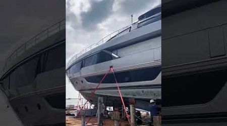 Brand new superyacht shipped to Hong Kong. | MS Shipbuilding