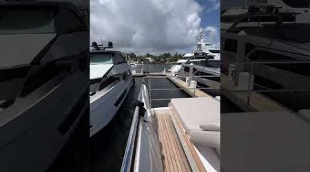 Docking an Azimut 27M #naplesflorida #marinemax #azimut #yachting