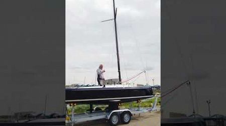 Saffier Yachts - SE 24 Lite safe &amp; easy mast-stepping by one person