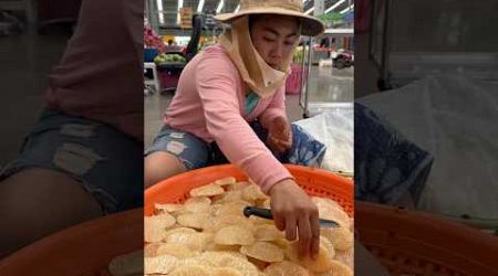 Very skilled! Amazing Pomelo Peeling Master - Street Food Thailand.