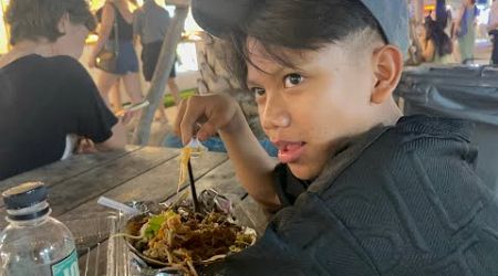 FAREL PRAYOGA MAKAN MAKANAN LANGKA DI BANGKOK