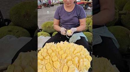 A Must-try Fruit in Thailand- Giant Jackfruit