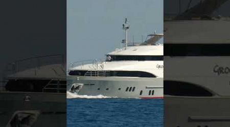 Benetti yacht &quot;Groover&quot; sailing in West Palm Beach Inlet (part I)