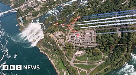 Red Arrows take dramatic flight over Niagara Falls