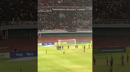 Freekick Toni Firmansyah saat pertandingan indonesia U19 vs thailand di final piala AFF 2024. Juara!