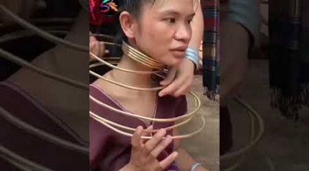 People in Thailand do this #shortvideo #top10amazingfactsoftheworld