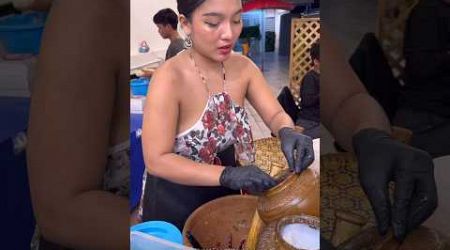 Beautiful Thai Lady Cooking Spicy Som Tum in Pattaya -Thai Street Food