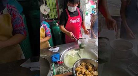 Delicious Yentafo Noodles In Bangkok | ก๋วยเตี๋ยวเย็นตาโฟรสเด็ด ร้านลูกชายนายหมง เทอดไท 19 กรุงเทพฯ