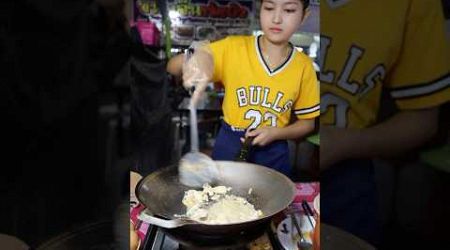 You Gotta Love When You See Thai Street Food Cooked in Front of You #thailand #streetfood #shorts