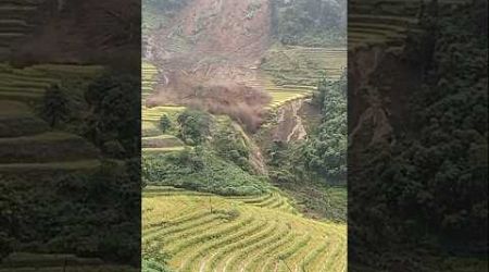 Landslide flood in village dumray #travel flood #landslide#village #shorts #dumray