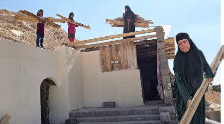 Grandmother&#39;s masterpiece: collecting wood from government demolitions to cover the roof