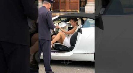 Gorgeous billionaire lady getting out her luxurious Bentley #billionaire #monaco #luxury #lifestyle